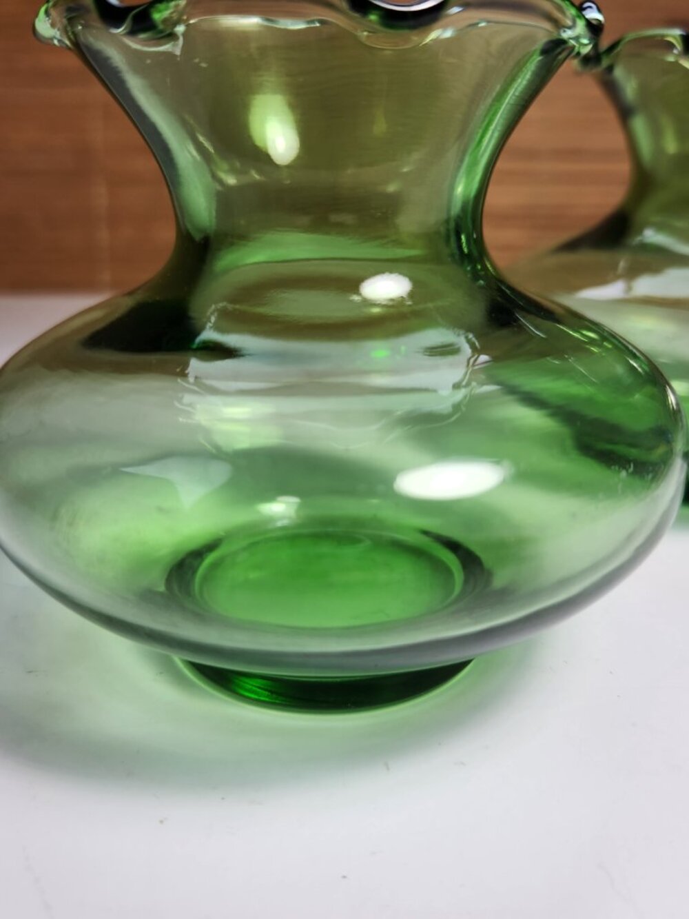 Vintage Emerald Green Glass Ruffled Bud Vases Bulbous Hand Blown Pair Set of 2 - Picture 4 of 8